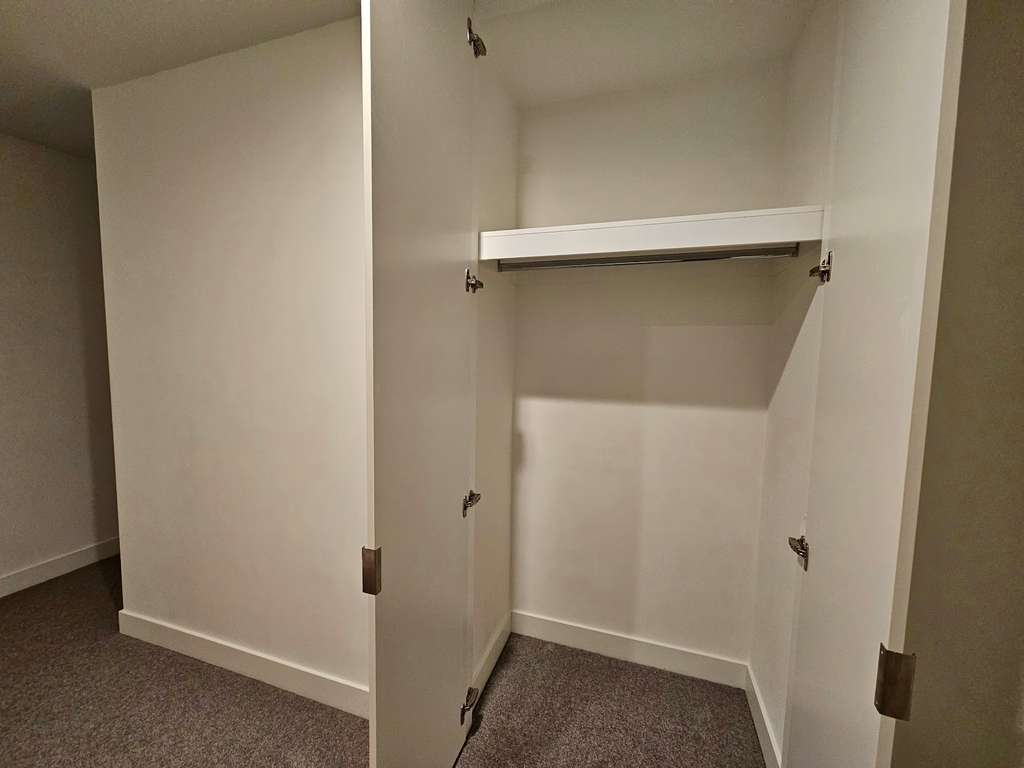 Desk room